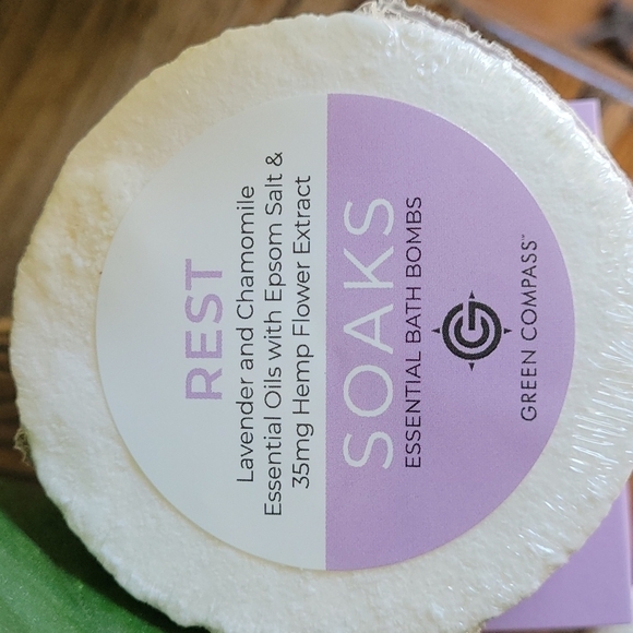 SOAKS "Rest" Essential Bath Bombs 2 piece. - Picture 6 of 6